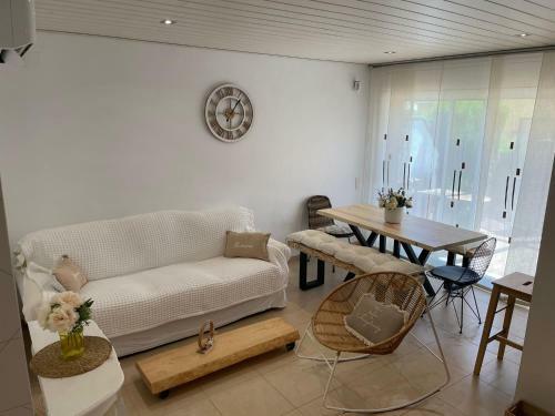 Renovated House With Pools Perfect For Families