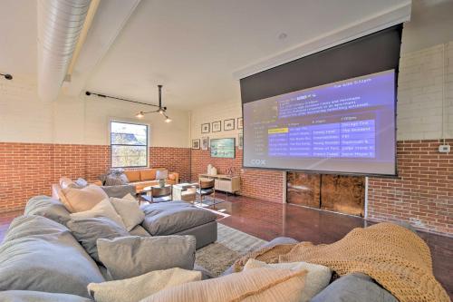 Modern Downtown Tulsa Friend Pad With Games!