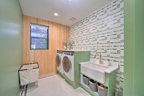 Modern Downtown Tulsa Friend Pad With Games!
