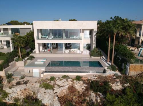 Luxuri�se Villa Mit Traumblick In Erster Meereslinie