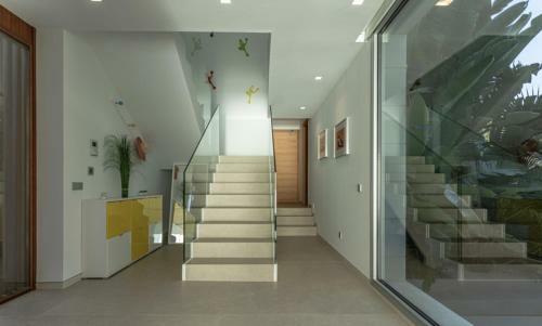 Luxuri�se Villa Mit Traumblick In Erster Meereslinie