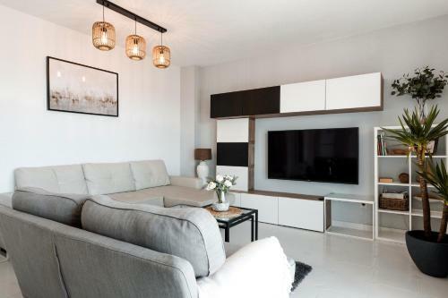 Spacious 2-bedroom Apartment With Free Parking