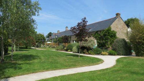 Domaine De Lestrou�