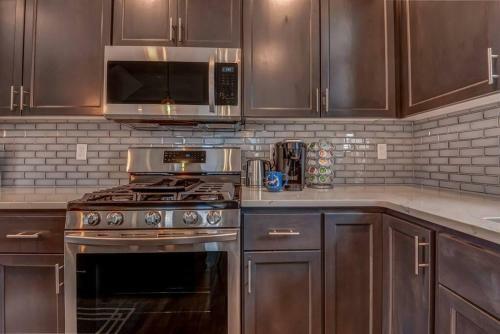 New Tri-level Home With Ocean View And 3 En-suite Bedrooms!