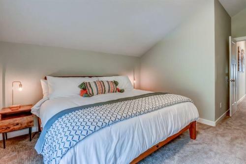 New Tri-level Home With Ocean View And 3 En-suite Bedrooms!