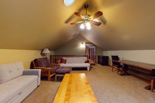 Jg Farm Lake Retreat