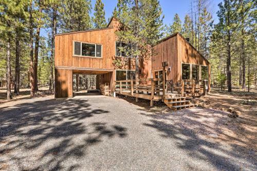 Memorable Woodland Getaway With Hot Tub, Grill!
