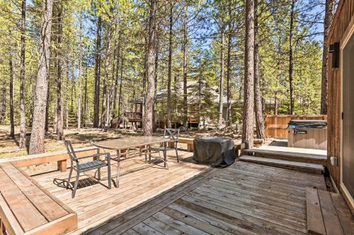 Memorable Woodland Getaway With Hot Tub, Grill!