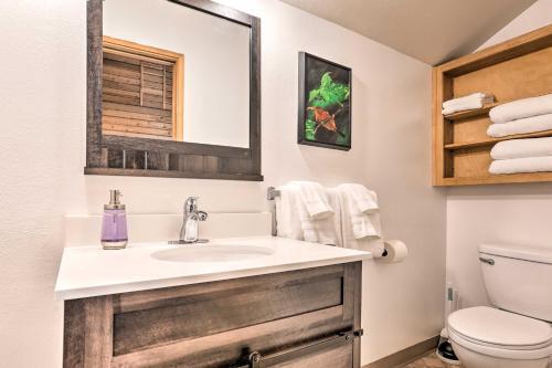 Memorable Woodland Getaway With Hot Tub, Grill!