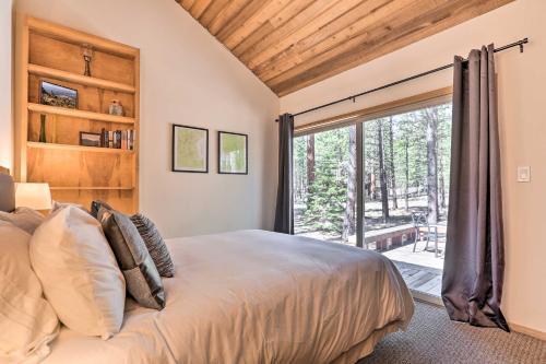 Memorable Woodland Getaway With Hot Tub, Grill!