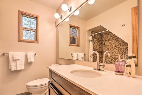 Memorable Woodland Getaway With Hot Tub, Grill!