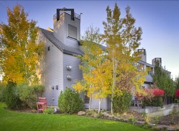 Hotel Pine Ridge Inn