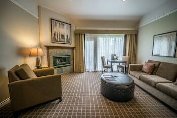 Hotel Pine Ridge Inn