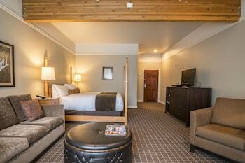 Hotel Pine Ridge Inn