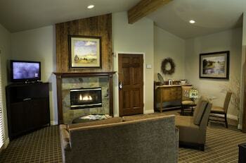 Hotel Pine Ridge Inn