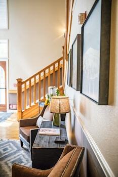 Hotel Pine Ridge Inn