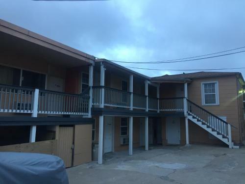 Surf Motel And Apartments