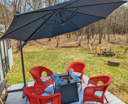Cozy 2 Bedroom Cottage Poconos Getaway