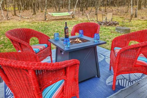 Cozy 2 Bedroom Cottage Poconos Getaway