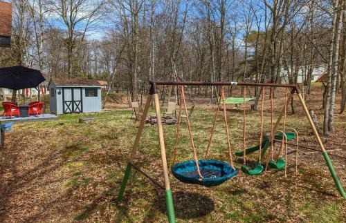 Cozy 2 Bedroom Cottage Poconos Getaway