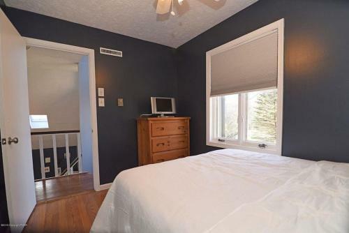 Modern Rustic Home W/ Hot Tub, Game Room, Upgraded Kitchen