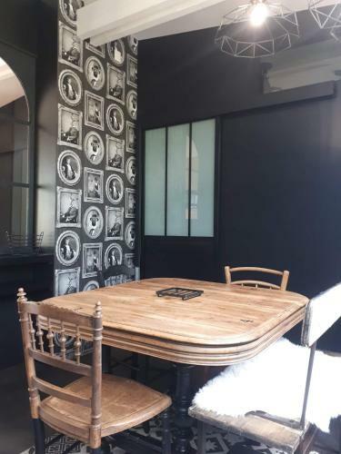 Chez Mr L�on Mme L�ontine