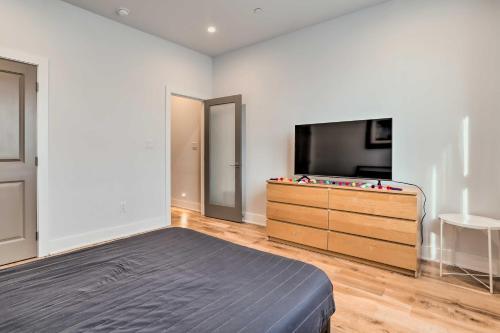 Chic Philly Townhome With Rooftop Deck And View!