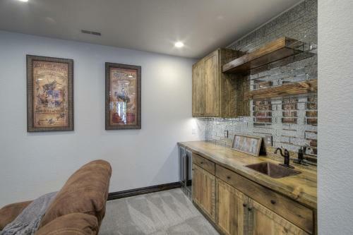 Bent Nickel Lodge