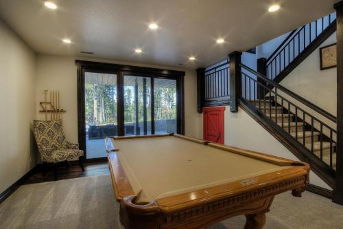 Bent Nickel Lodge