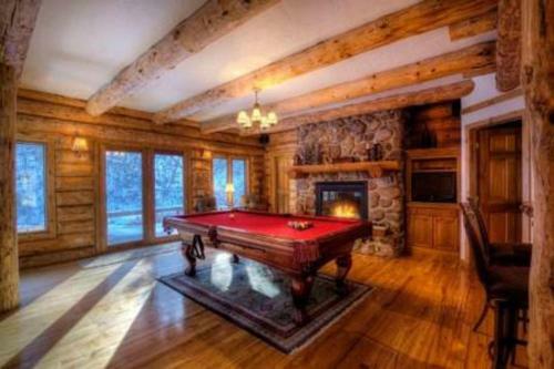 Thunderhead Falls Lodge