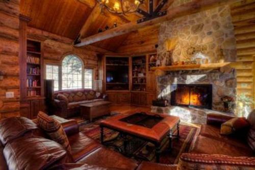 Thunderhead Falls Lodge