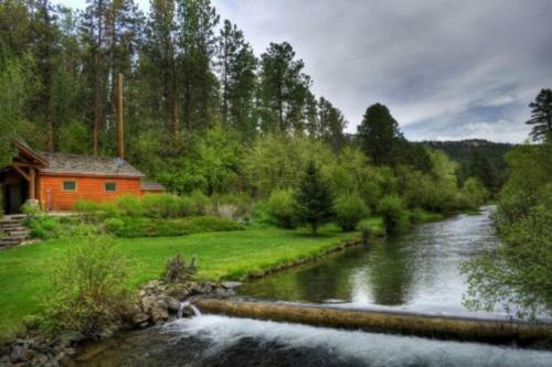 Thunderhead Falls Lodge