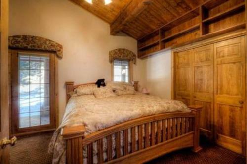 Thunderhead Falls Lodge