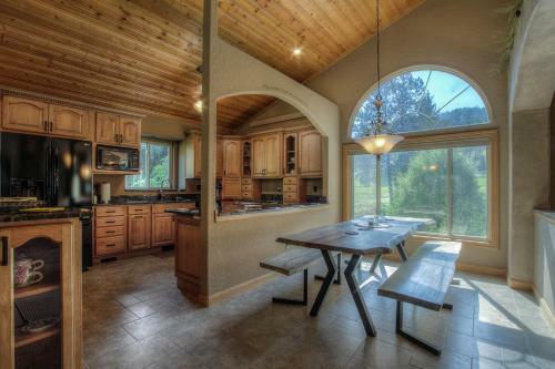 Rapid Creek Lodge