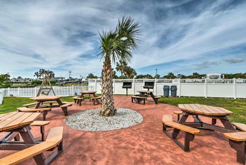 Apartamento South Myrtle Condo With Balcony - Walk To The Beach!