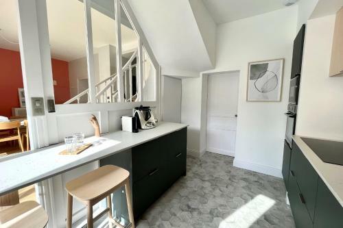 Maison De Ma�tre En C?ur De Ville Avec Piscine Privative - 10 Pers