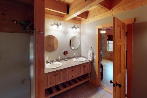 Crocketts Cabin