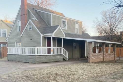 Cornerhouse, A Classic Home In Abilene