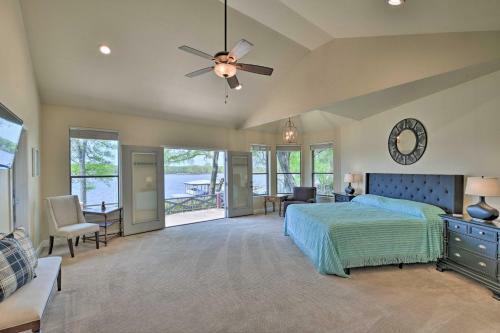 Peaceful Alvardo Lake Home With Kayak And Canoe!