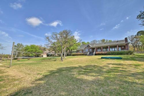 Peaceful Alvardo Lake Home With Kayak And Canoe!