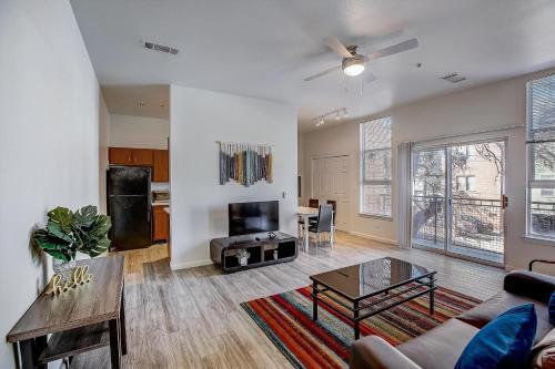Frontdesk Rio West Apartments Austin