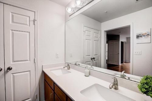 Frontdesk Rio West Apartments Austin