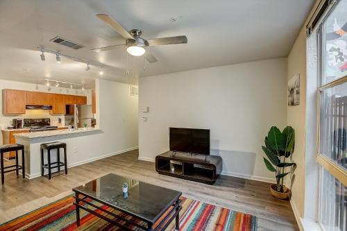Frontdesk Rio West Apartments Austin