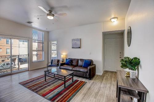 Frontdesk Rio West Apartments Austin