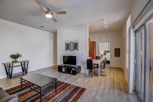 Frontdesk Rio West Apartments Austin