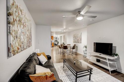 Frontdesk Rio West Apartments Austin