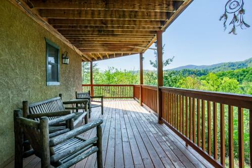 Highland View Hot Tub Pool Table Fireplace