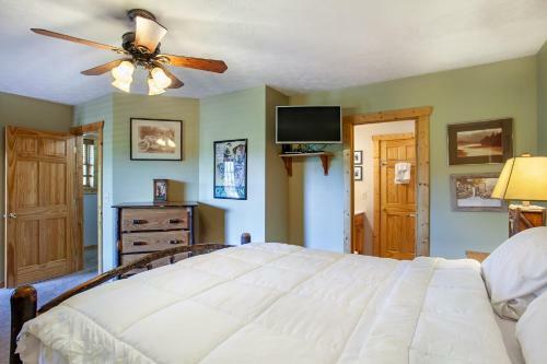 Highland View Hot Tub Pool Table Fireplace