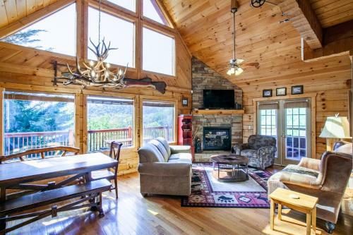 Highland View Hot Tub Pool Table Fireplace