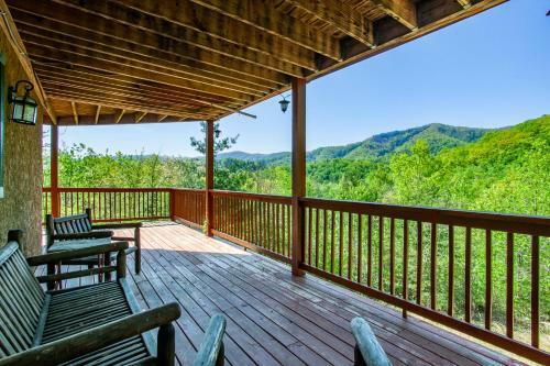 Highland View Hot Tub Pool Table Fireplace